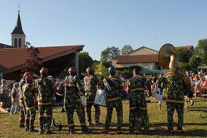 fanfare eyonle  
