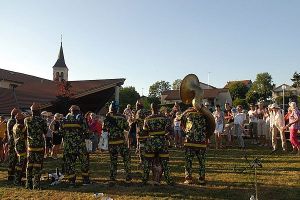 fanfare eyonle  