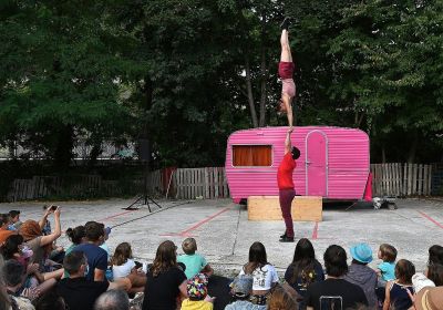 L'herbe est plus rose ici ! - Compagnie SiSi NonNon